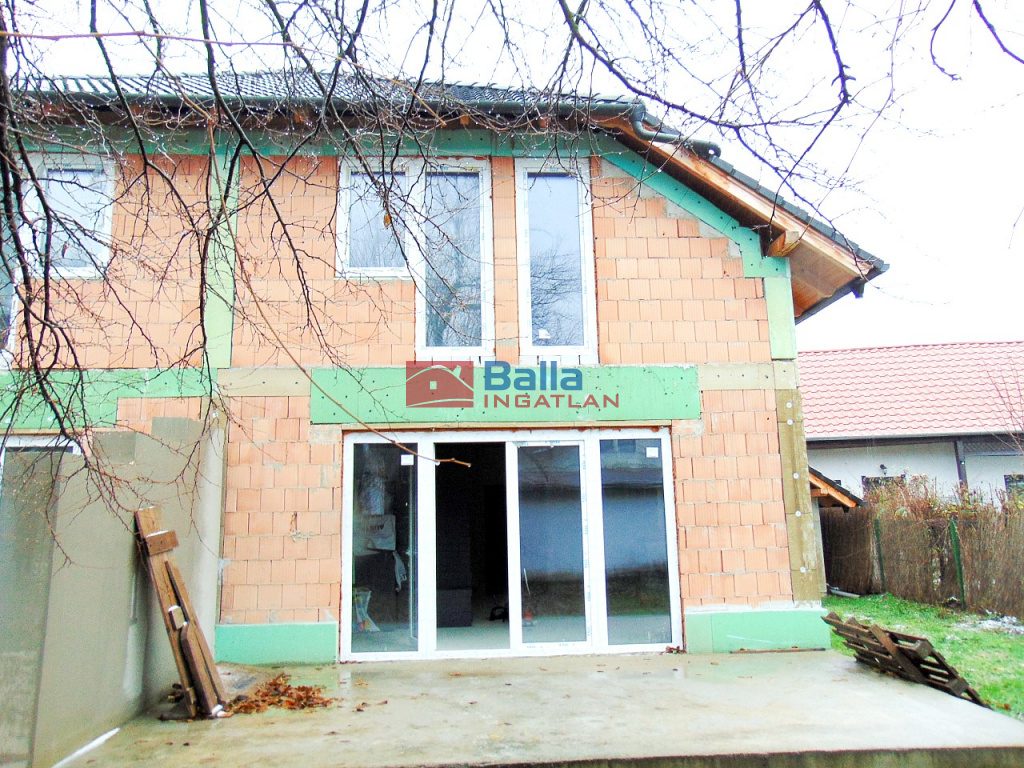 Eladó 156 m²-escsaládi ház Kápolnásnyék, Bem utca: 119'175'000 Ft