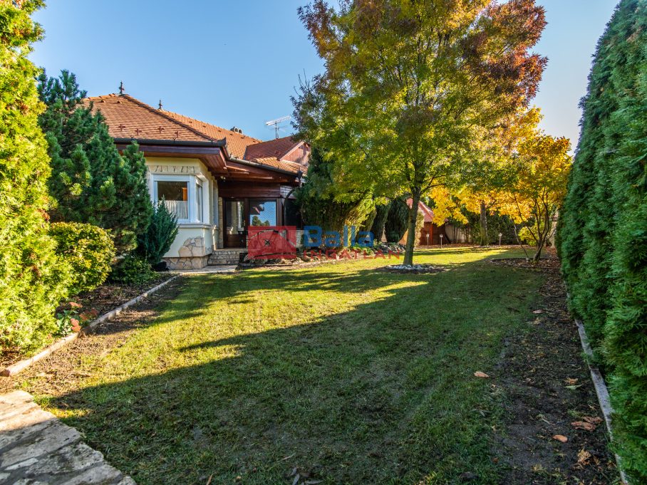 Eladó 226 m²-escsaládi ház Kartal, Orgona utca: 191'000'000 Ft