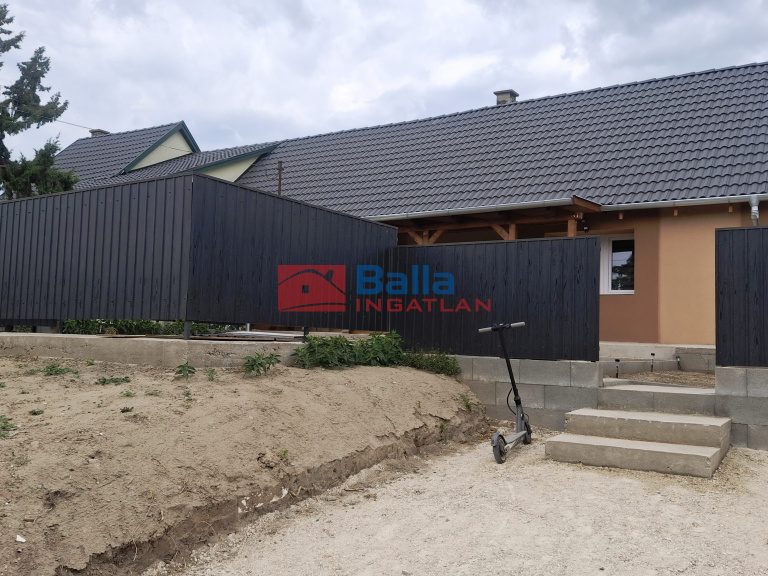 Eladó 42 m²-escsaládi ház Kőröshegy, Csendes utca: 39'500'000 Ft