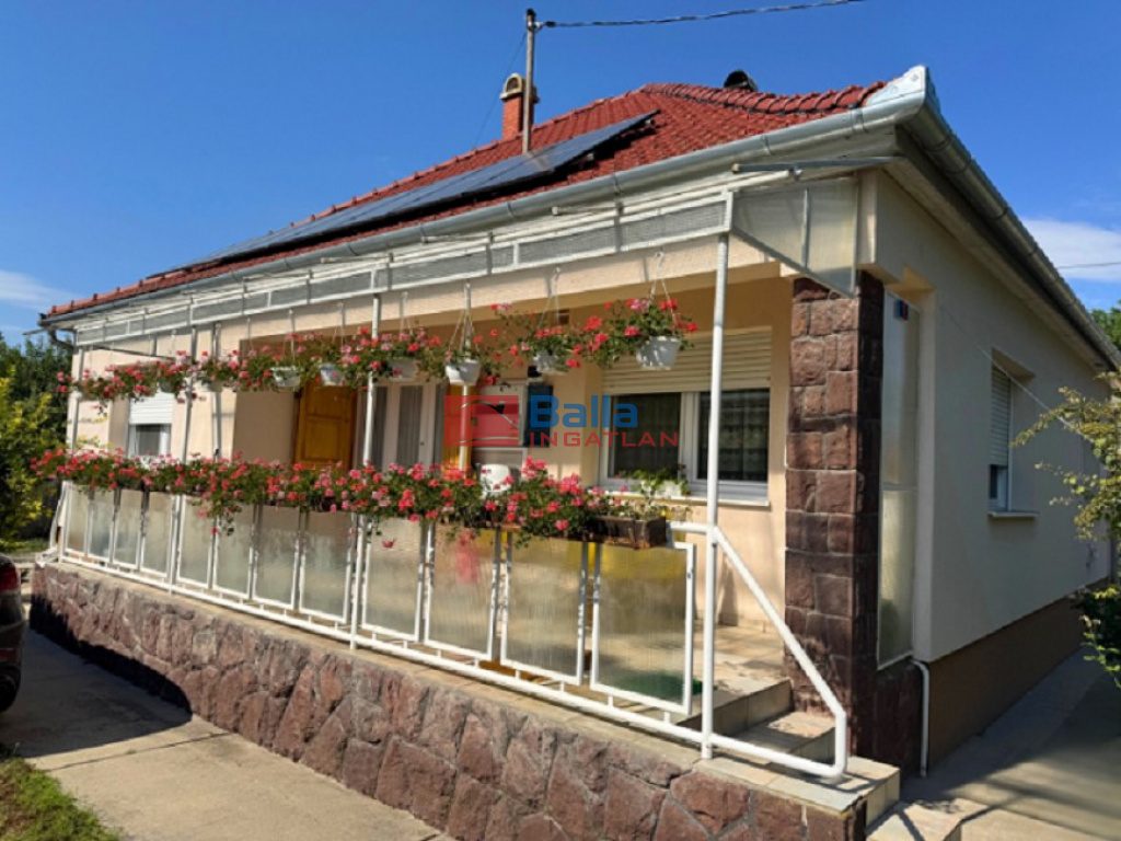 Eladó 110 m²-escsaládi ház Kunszentmiklós, Központhoz közeli utca: 89'000'000 Ft