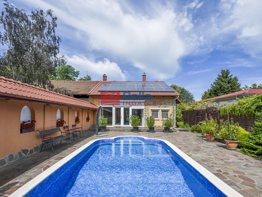 Eladó 183 m²-escsaládi ház Majosháza, Duna part: 220'000'000 Ft