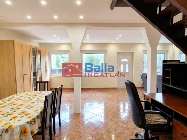 Eladó 220 m²-escsaládi ház Mende, Mende út: 115'000'000 Ft