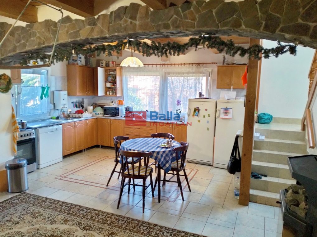 Eladó 127 m²-escsaládi ház Mogyoród, Mogyoród Gödöllő felőli szélén: 108'000'000 Ft