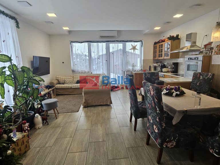 Eladó 168 m²-escsaládi ház Mogyoród, Nagyhomoki  közeli utca: 156'500'000 Ft