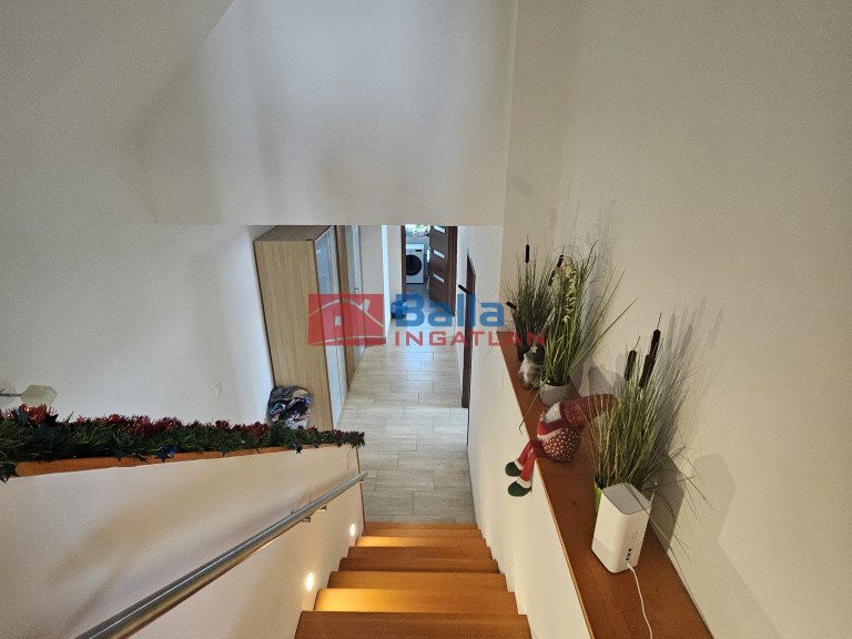 Eladó 168 m²-escsaládi ház Mogyoród, Nagyhomoki  közeli utca: 129'900'000 Ft