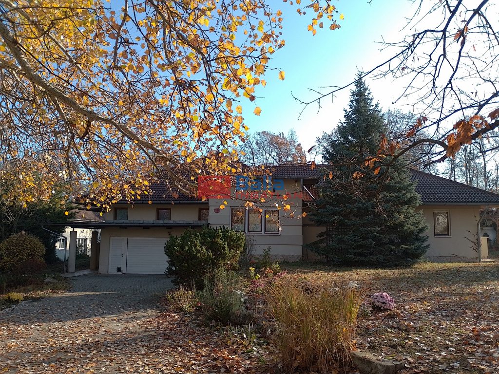 Eladó 296 m²-escsaládi ház Mogyoród, Szentjakab park: 285'000'000 Ft