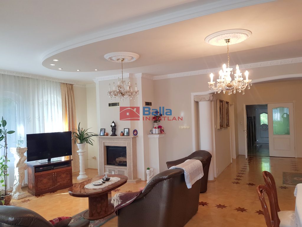 Kiadó 226 m²-escsaládi ház Nyíregyháza, Korányi Kertváros: 1'300'000 Ft