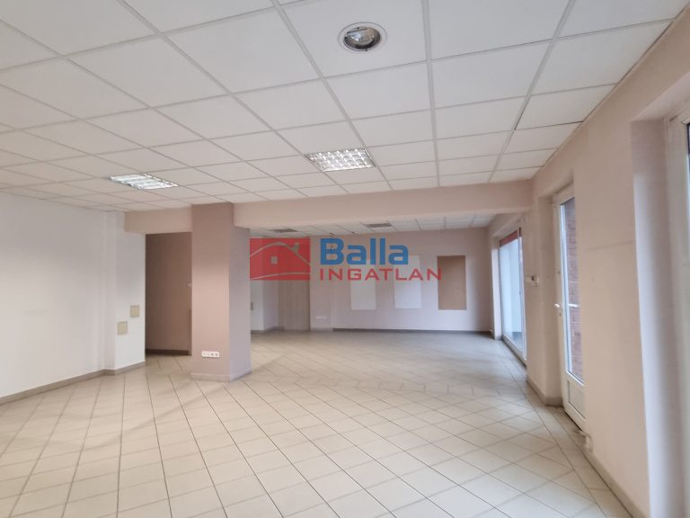 Kiadó 103 m²-esüzlethelyiség utcai bejárattal Nyíregyháza, NyírPláza közeli utca: 259'000 Ft