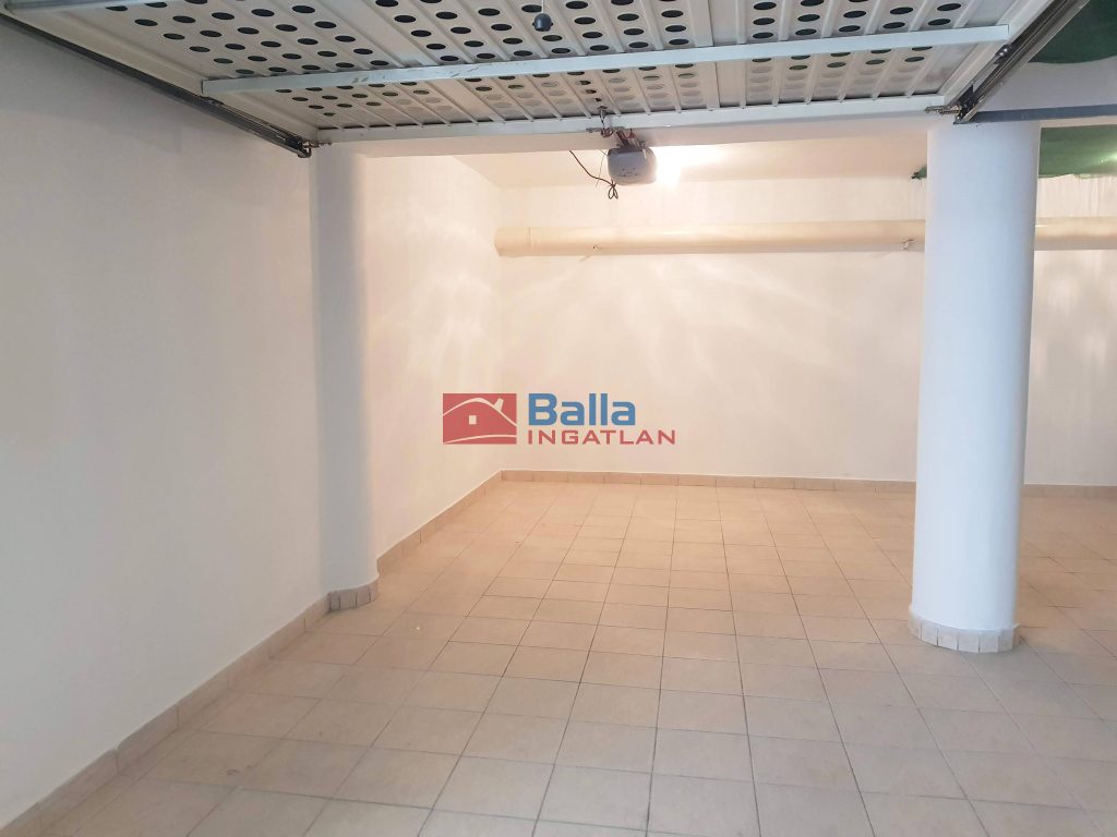Kiadó 18 m²-eskülönálló garázs Nyíregyháza, Szarvas utca: 28'000 Ft