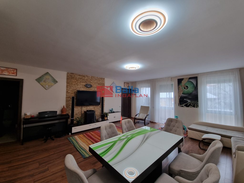 Eladó 111 m²-estársasházi lakás Nyíregyháza, Tavasz u közeli utca: 110'000'000 Ft