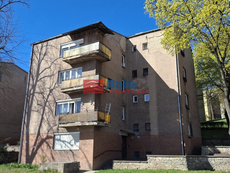 Eladó 55 m²-estársasházi lakás Ózd, Ív út: 9'000'000 Ft