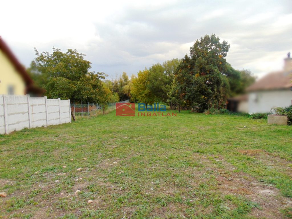 Eladó 1546 m²-estelek Pákozd, Csendes utca: 35'900'000 Ft