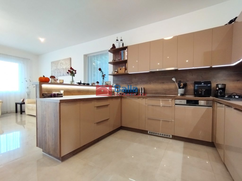 Eladó 208 m²-escsaládi ház Pomáz, Orlovácz utca: 183'500'000 Ft