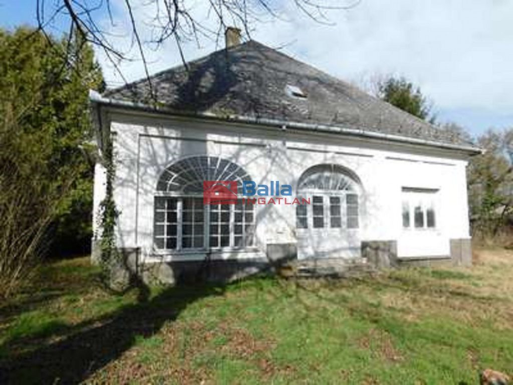 Eladó 359 m²-escsaládi ház Pusztakovácsi, Központ: 56'000'000 Ft