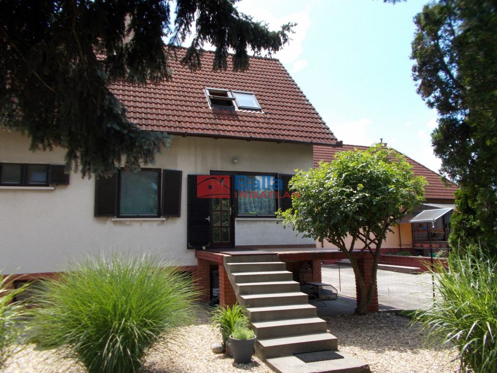 Eladó 154 m²-escsaládi ház Ráckeve, Sándor tér: 130'000'000 Ft