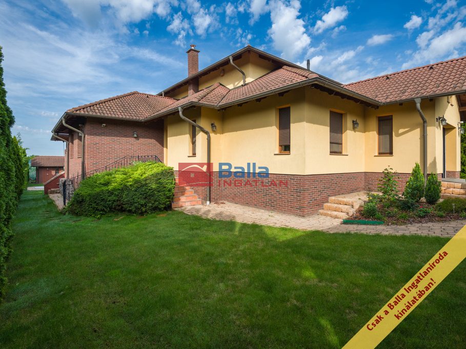 Eladó 222 m²-escsaládi ház Szada, Aranyhegy utca: 194'900'000 Ft