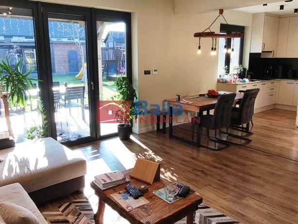 Eladó 120 m²-escsaládi ház Szada, Fenyvesligeti út: 184'900'000 Ft