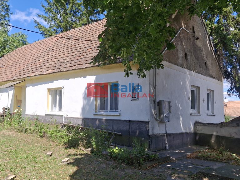 Eladó 110 m²-escsaládi ház Szentgál, Saroktelek: 39'000'000 Ft