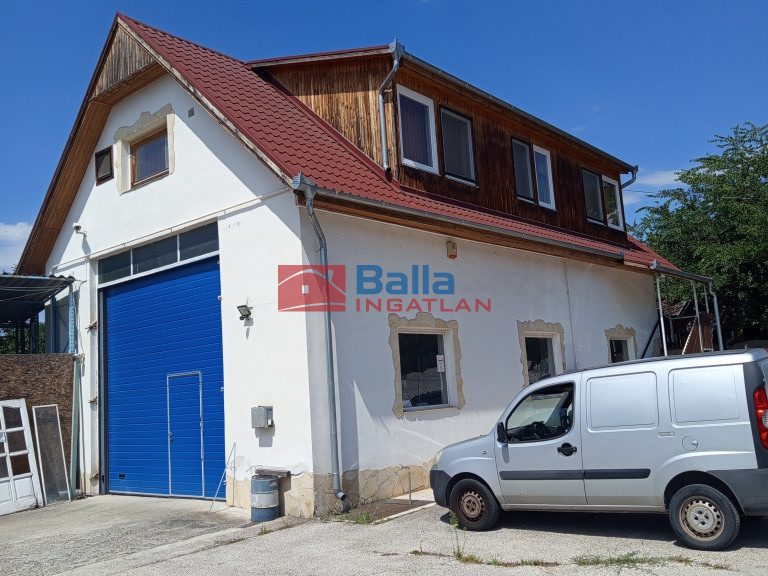 Eladó 182 m²-esüzlethelyiség utcai bejárattal Szigethalom, Fiumei közeli utca: 119'000'000 Ft