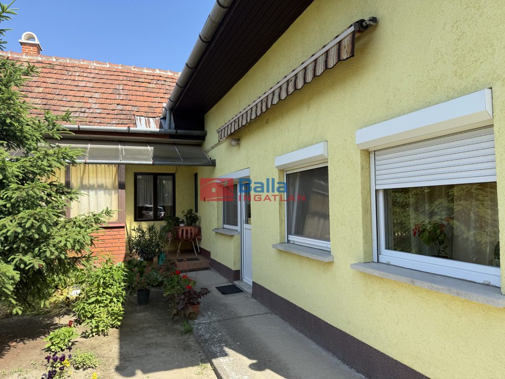 Eladó 141 m²-escsaládi ház Szigetszentmiklós, Arpad  utchoz közel utca: 92'800'000 Ft