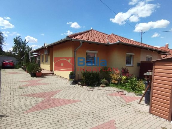 Eladó 76 m²-esikerház Szigetszentmiklós (Kertváros) , Műúthot közeli utca: 85'900'000 Ft