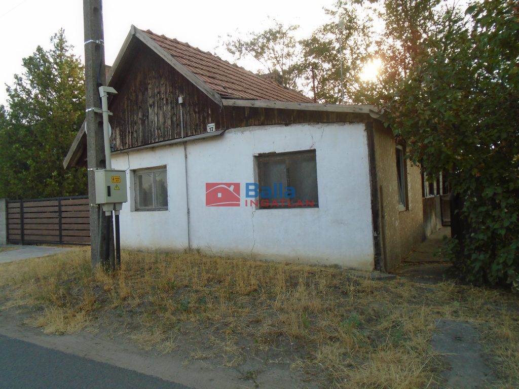 Eladó 37 m²-escsaládi ház Tiszajenő, Vasút utca: 7'900'000 Ft