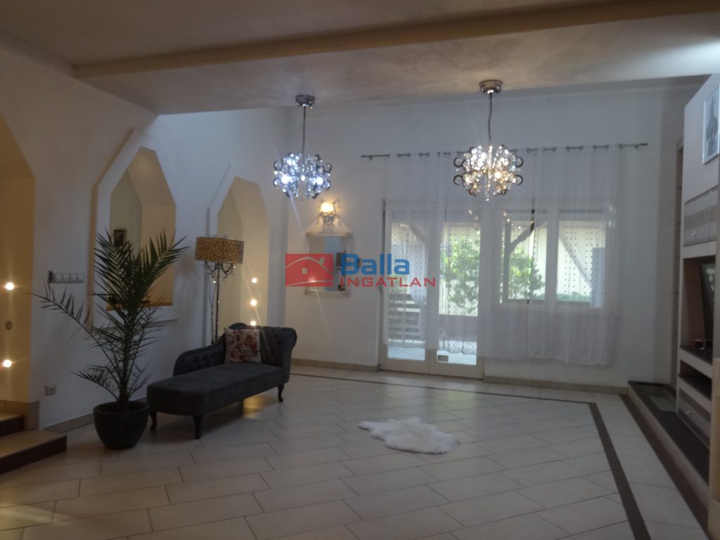 Eladó 195 m²-escsaládi ház Tiszakécske, Bajza utca: 104'500'000 Ft