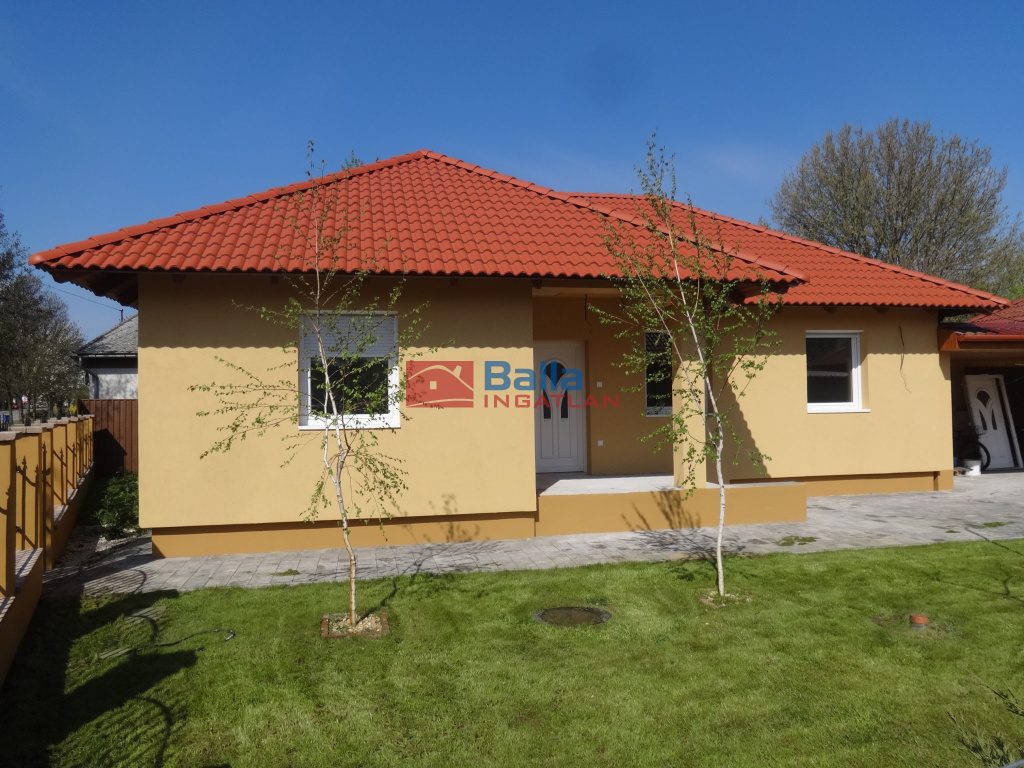 Eladó 75 m²-escsaládi ház Tiszakécske, Kőrösi utca: 63'800'000 Ft