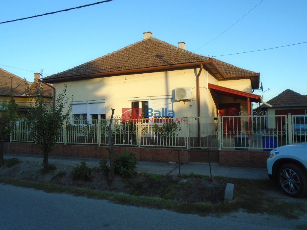 Eladó 120 m²-escsaládi ház Tiszakécske, Táncsics Mihály utca: 52'900'000 Ft