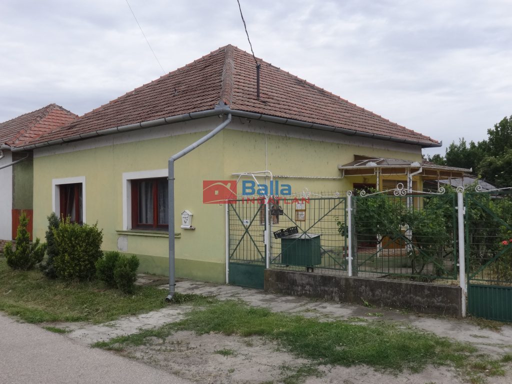 Eladó 140 m²-escsaládi ház Tiszakécske, Toldi utca: 33'800'000 Ft