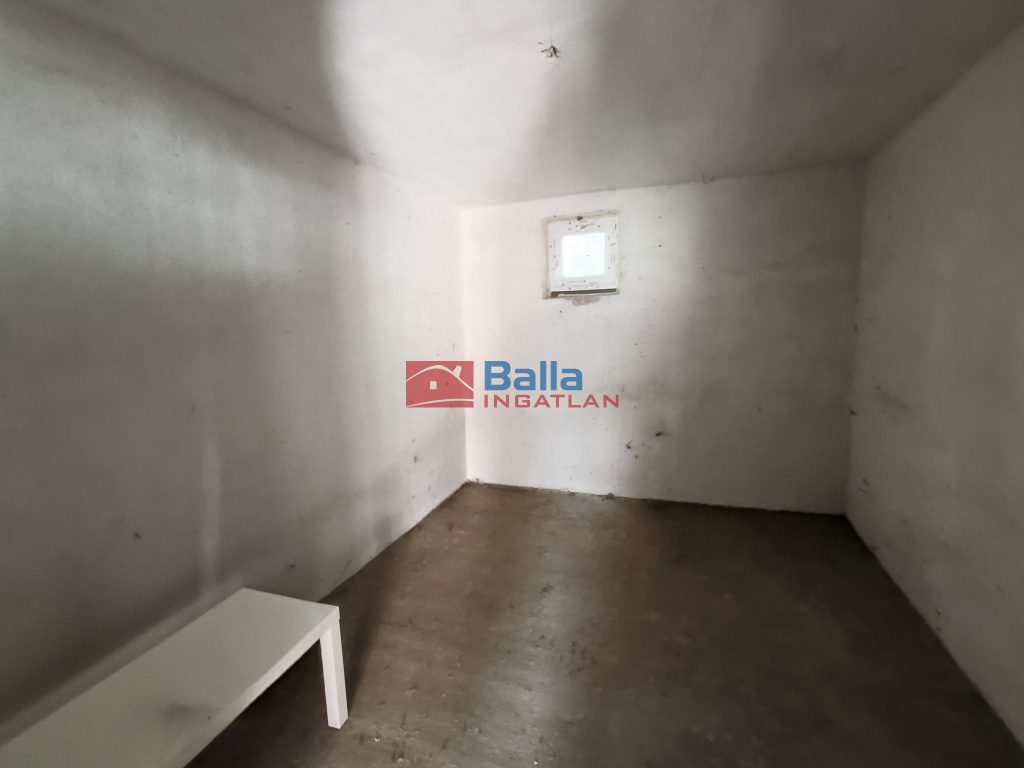 Eladó 360 m²-escsaládi ház Tóalmás, Kossuth Lajos út környéke: 60'000'000 Ft