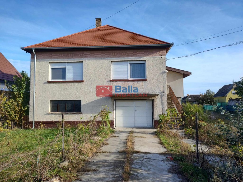 Eladó 98 m²-escsaládi ház Tököl, Főút közeli utca: 109'900'000 Ft