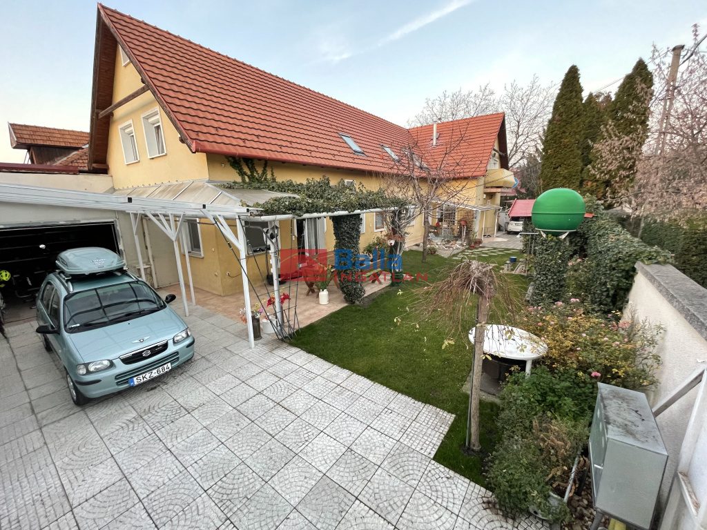 Eladó 315 m²-escsaládi ház Törökbálint, Kossuth Lajos utca: 325'000'000 Ft