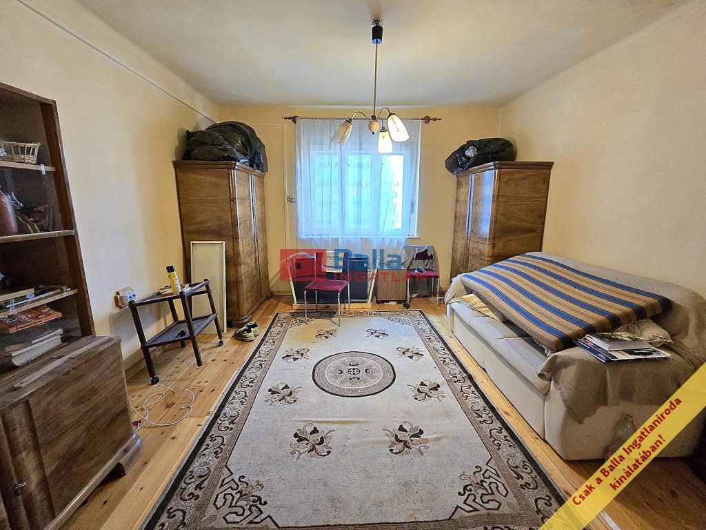 Eladó 83 m²-escsaládi ház Tura, Temető köz: 26'900'000 Ft