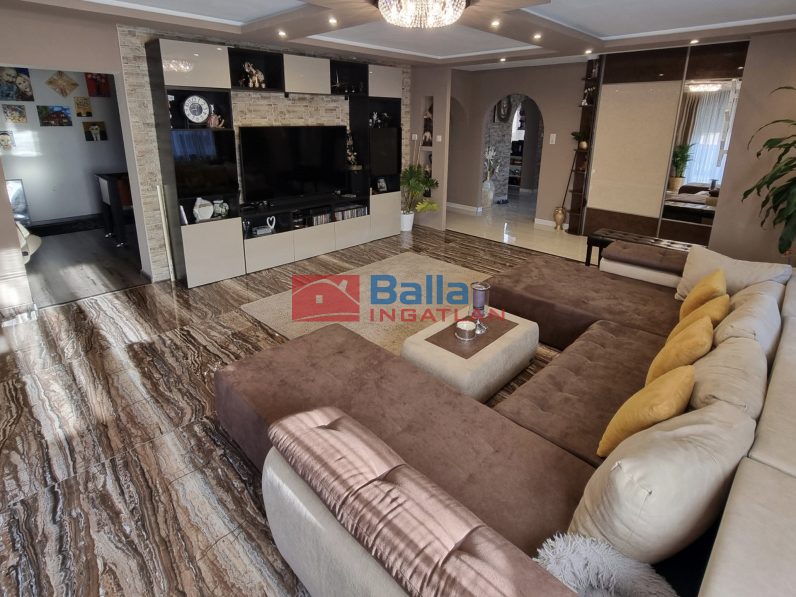 Eladó 320 m²-escsaládi ház Üllő, teljes körűen felújított: 257'900'000 Ft
