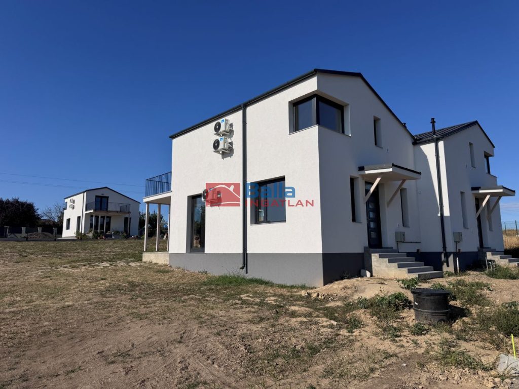 Eladó 102 m²-esikerház Vác, Csősz utca: 89'500'000 Ft