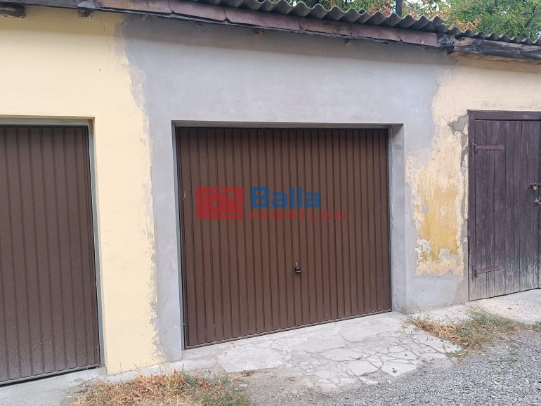 Eladó 16 m²-eskülönálló garázs Vác, Dr. Csányi László körút: 12'000'000 Ft