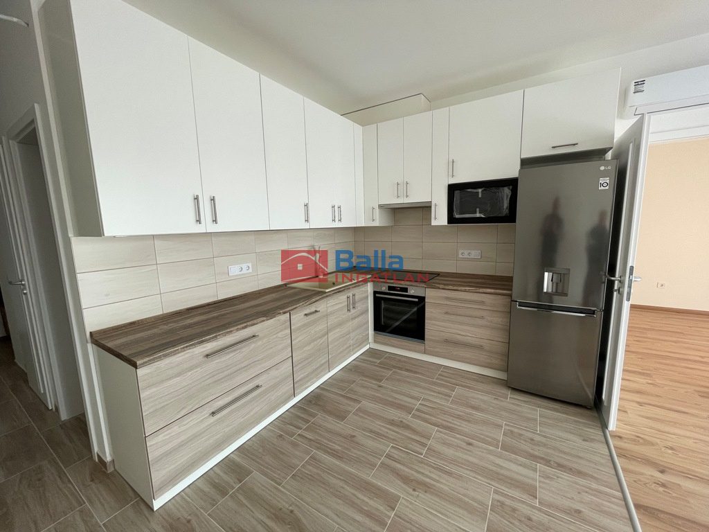 Kiadó 51 m²-estársasházi lakás Vác, Rózsa utca: 200'000 Ft