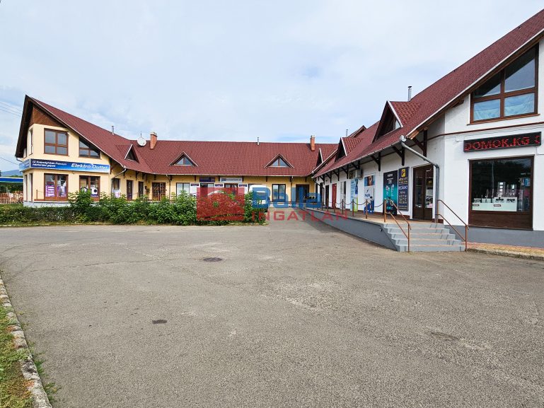 Eladó 761 m²-esüzlet üzletházban Vác, Szent László út: 580'000'000 Ft