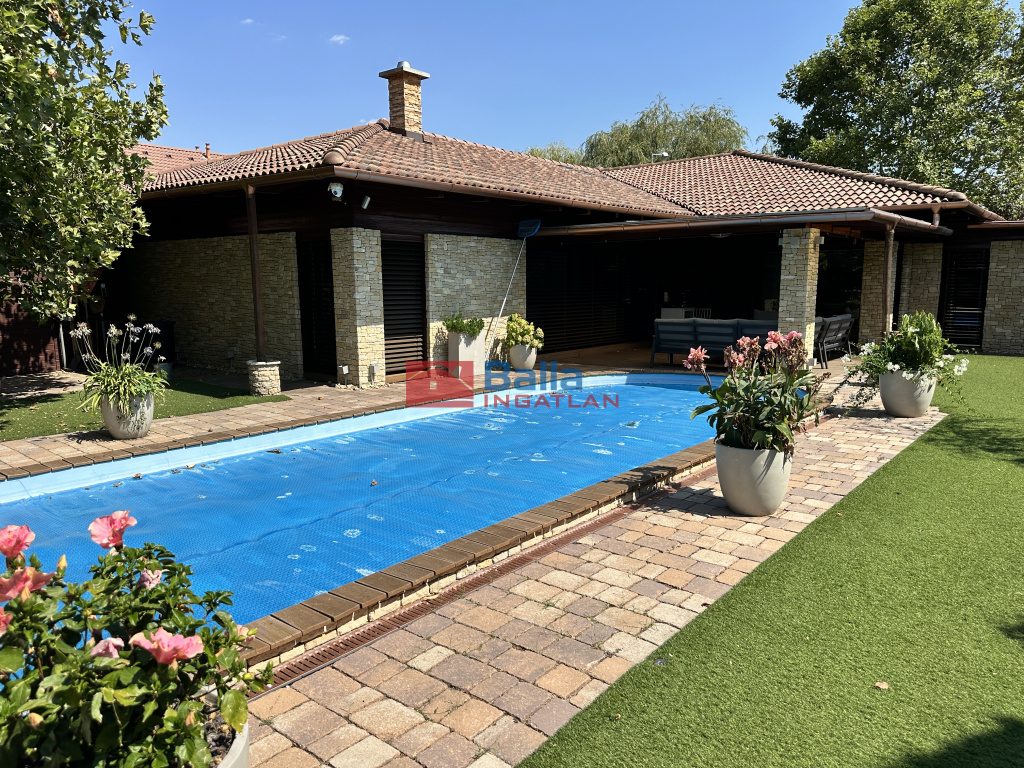 Eladó 230 m²-escsaládi ház Vecsés, Szép környezet: 299'000'000 Ft