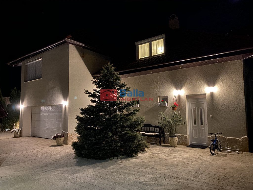 Eladó 202 m²-escsaládi ház Velence (Velence) , Kemping utca: 199'000'000 Ft