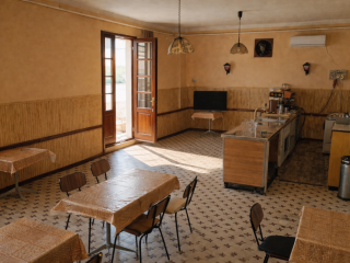 Kiadó 100 m²-esvendéglátó egység utcai bejárattal Alsónémedi, 5-s út: 200'000 Ft