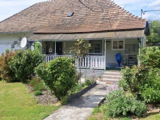 Eladó 155 m²-escsaládi ház Andocs, Kis patakkal: 96'500'000 Ft