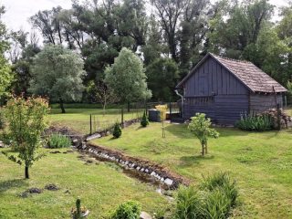 Eladó 155 m²-escsaládi ház Andocs, Kis patakkal: 96'500'000 Ft