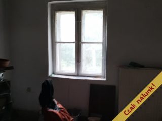 Eladó 48 m²-escsaládi ház Áporka, Béke út: 25'000'000 Ft