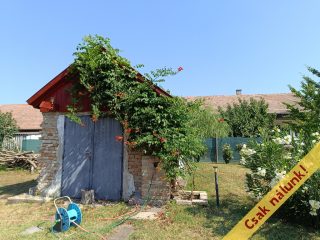 Eladó 160 m²-escsaládi ház Áporka, Petőfi utca: 160'000'000 Ft