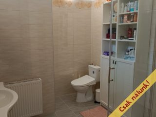 Eladó 160 m²-escsaládi ház Áporka, Petőfi utca: 160'000'000 Ft