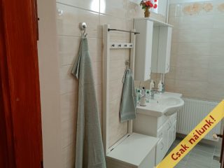 Eladó 160 m²-escsaládi ház Áporka, Petőfi utca: 160'000'000 Ft