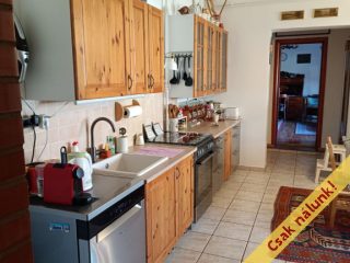 Eladó 160 m²-escsaládi ház Áporka, Petőfi utca: 160'000'000 Ft