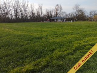 Eladó 950 m²-estelek Áporka, Petőfi utca: 22'500'000 Ft